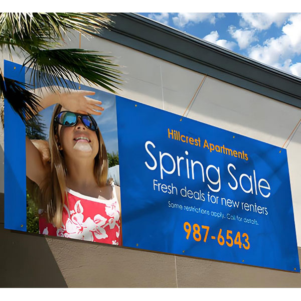 Large-Format-Banners-For-Stores