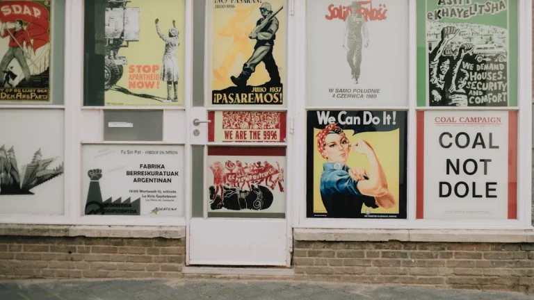 From Storefronts to Trade Shows: Best Poster Sizes for B2B Marketing Use