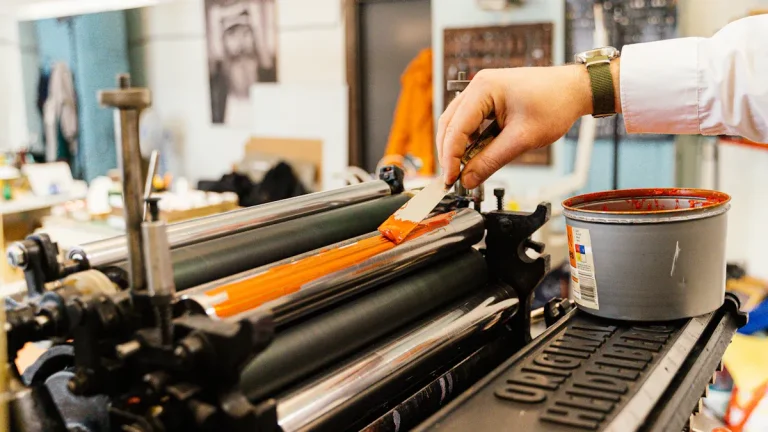 How to Choose Substrates for B2B Large Format Printing Projects