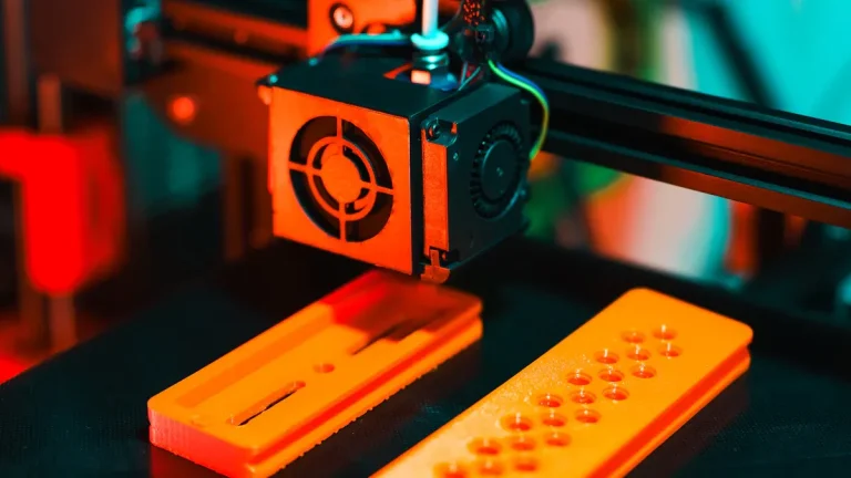 Choosing Between Large and Small Format Printing in 2025